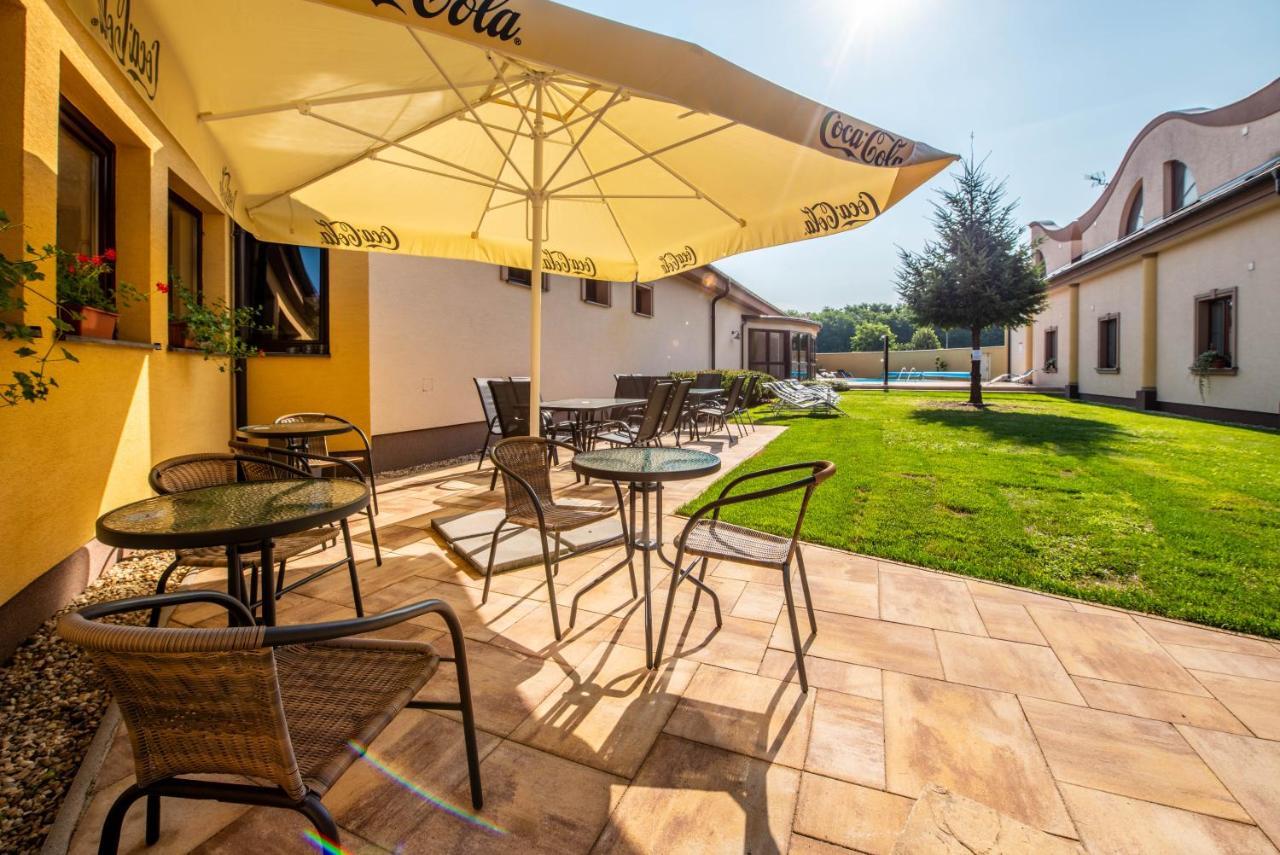 Wellness Hotel Spark Malacky Exterior foto