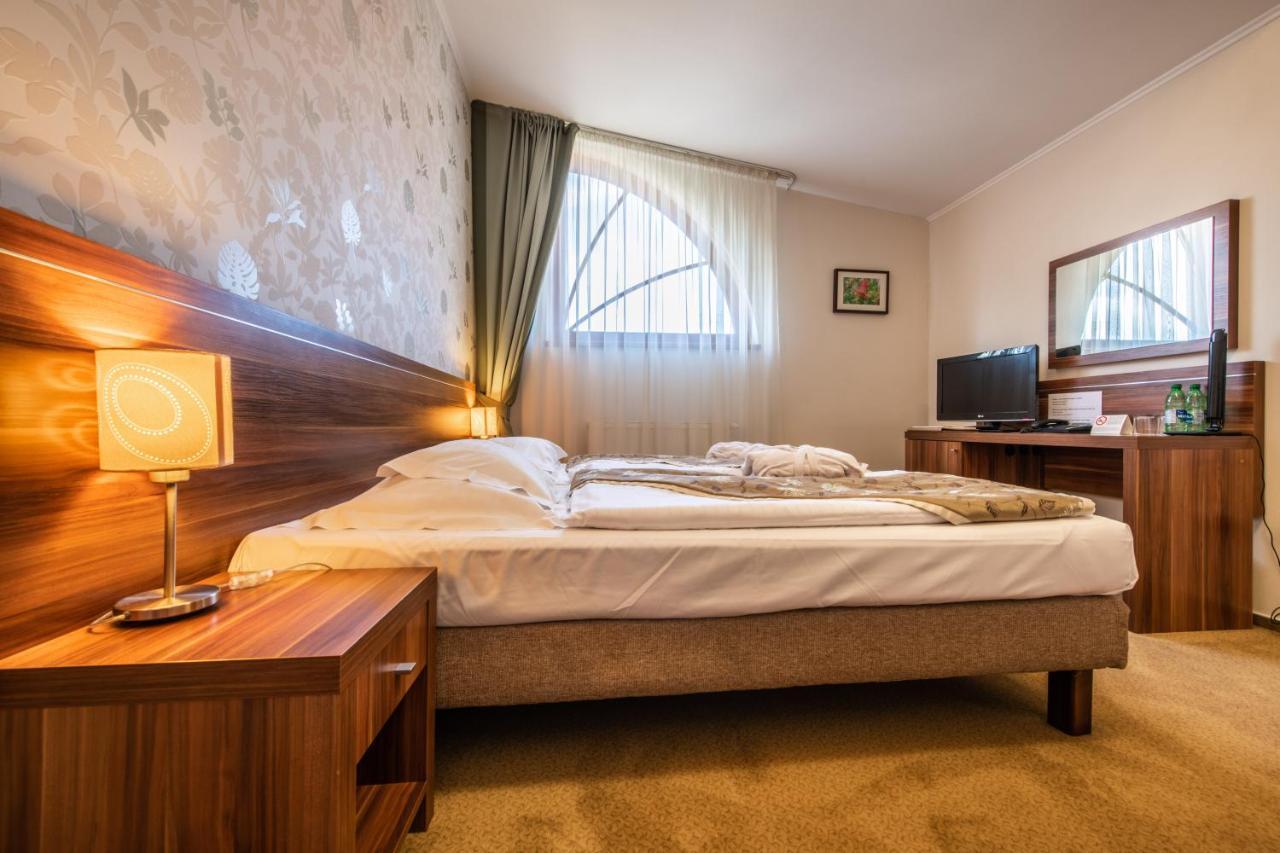 Wellness Hotel Spark Malacky Exterior foto