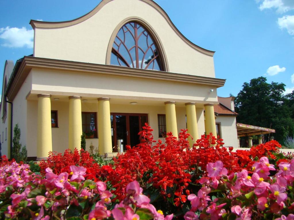Wellness Hotel Spark Malacky Exterior foto
