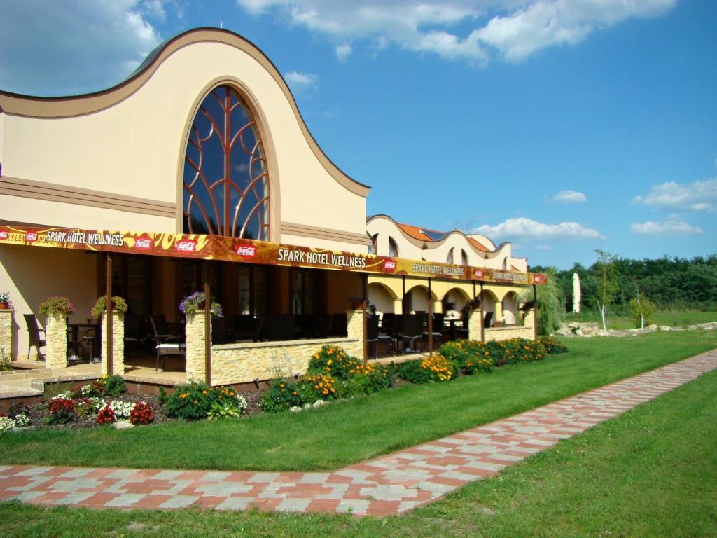 Wellness Hotel Spark Malacky Exterior foto