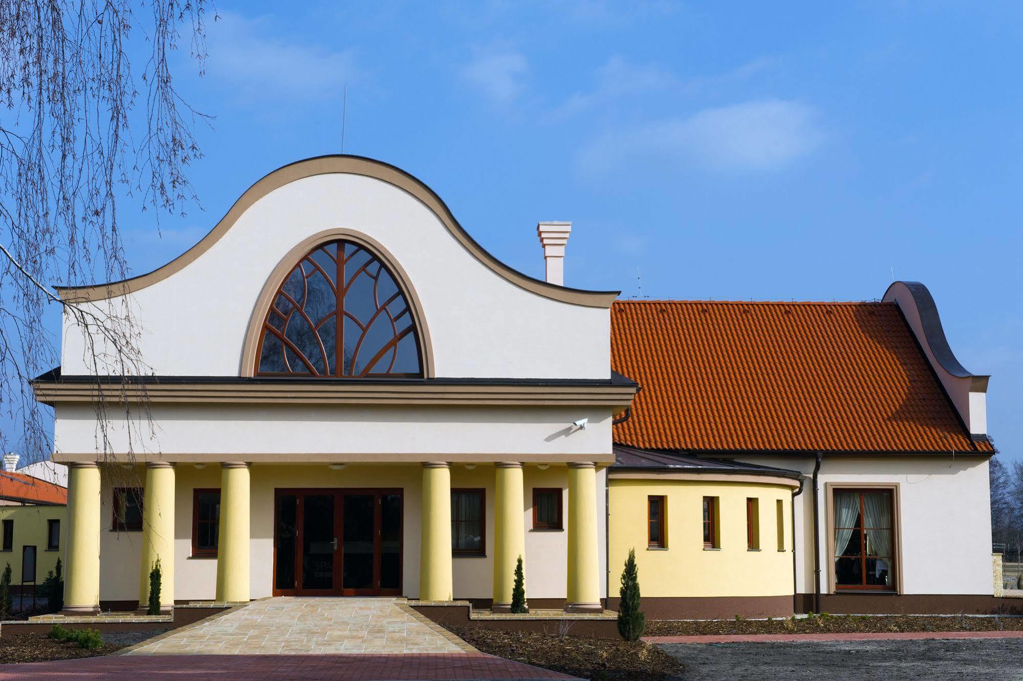 Wellness Hotel Spark Malacky Exterior foto